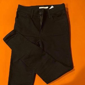 Levi’s 720 High Rise Super Skinny Jeans in black (W26 L28)